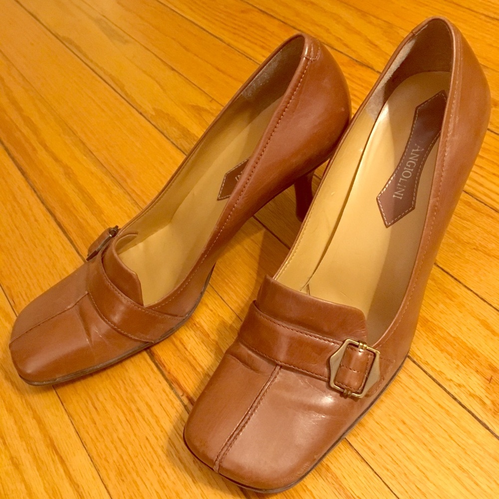 Size 8 traditional brown heel